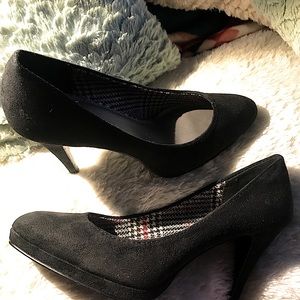 ✨Fioni Black Suede NWOT heels